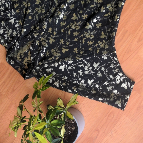 Cherry blossom satin kimono shawl - Picture 2 of 6